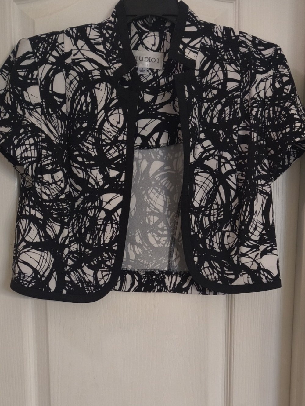 Studio I Black and White Abstract Cropped Blazer